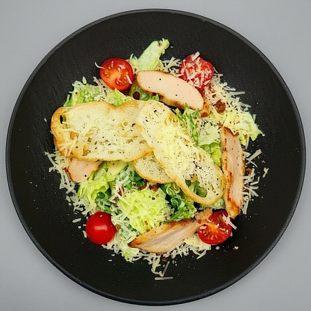 ЦЕЗАРЬ С КУРИЦЕЙ