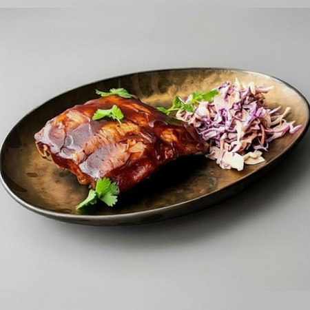 РЕБРА BBQ С САЛАТОМ КЛОУ СЛОУ